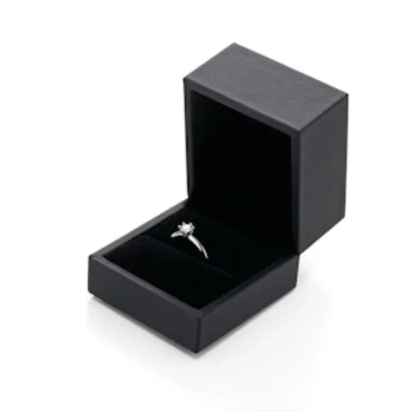 Francis Claire Silla Moissanite Ring - 0.42 Carat DEF - Size 8 - Picture 5 of 10